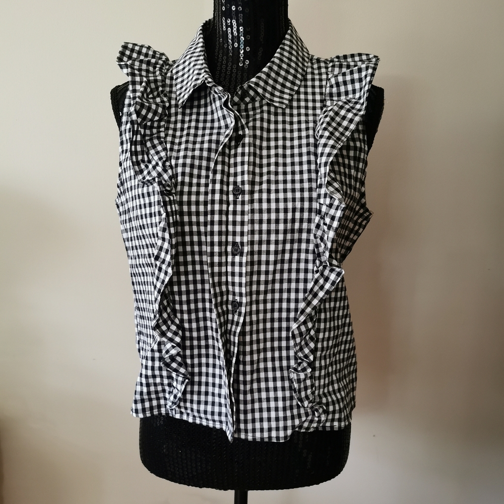 Socialite Ruffled Sleeveless Shirt Size Large
